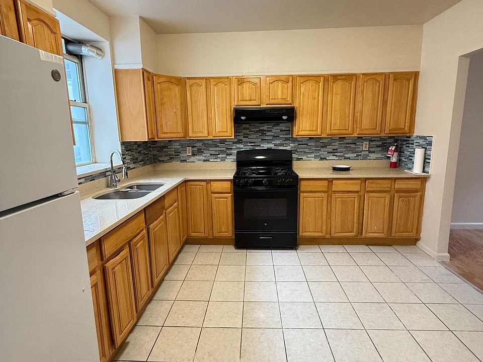 1st image of 1727 E 14th St #4