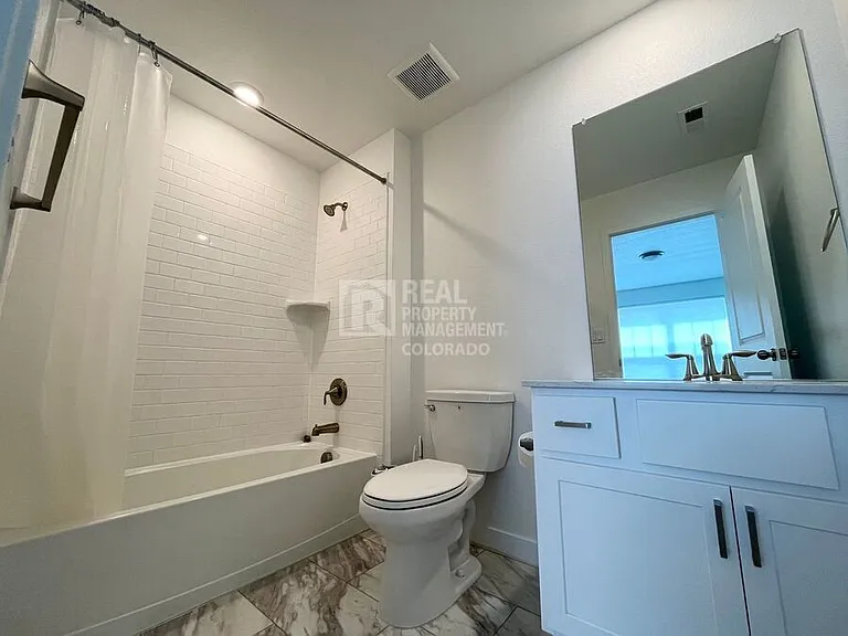 14833 Fairfax St — Photo 16