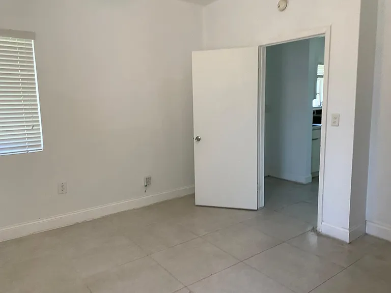 620 NE 26th St #4 — Photo 3