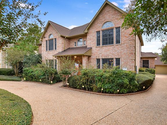 2nd image of 8013 Bottlebrush Dr