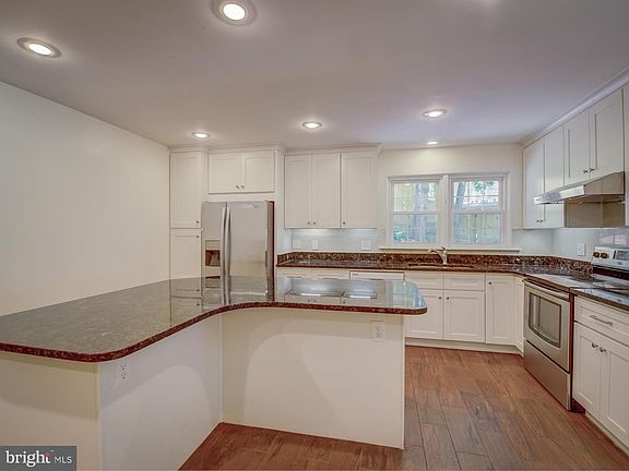 2nd image of 4200 Lenox Dr