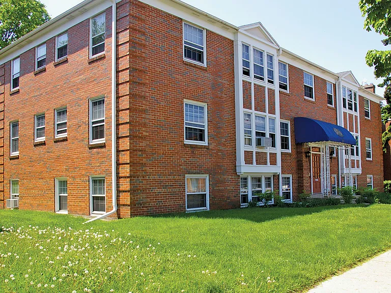 2217 University Ave — Photo 2