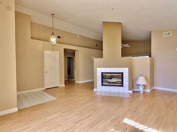 5th image of 40435 Crystal Aire Ct