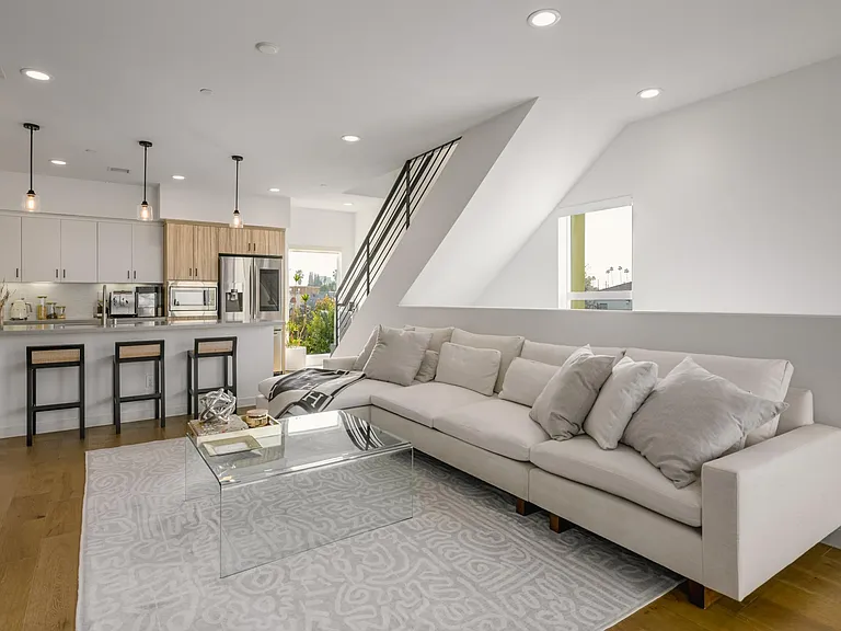 1238 Gordon St — Photo 4