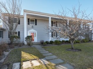 40 Saint Andrews Cir, Southampton, NY 11968