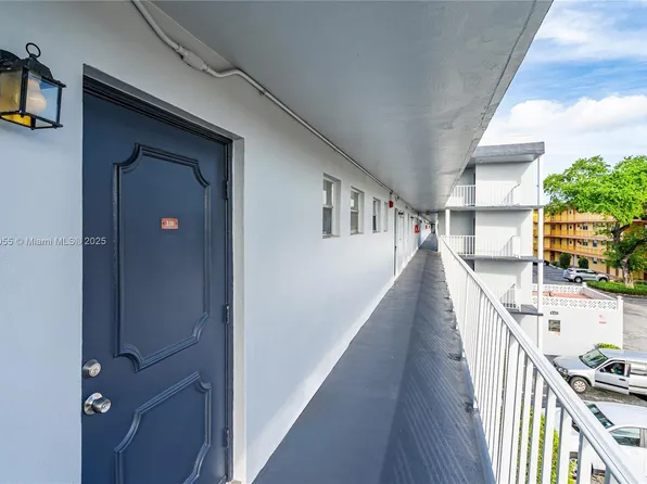 445 NE 195th St APT 330, Miami, FL 33179
