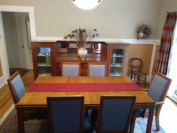 ding room, built in hutch