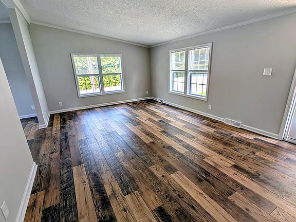 3rd image of 140 Grant Ave