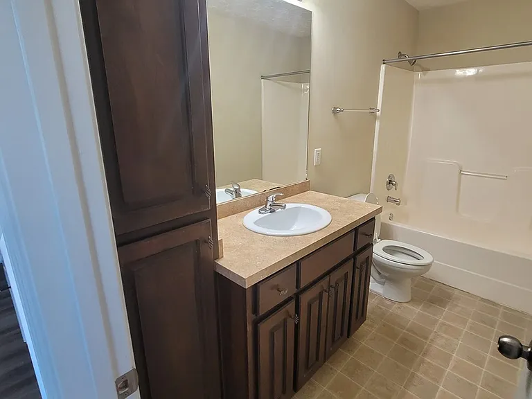 815 Mill Pond Dr — Photo 15