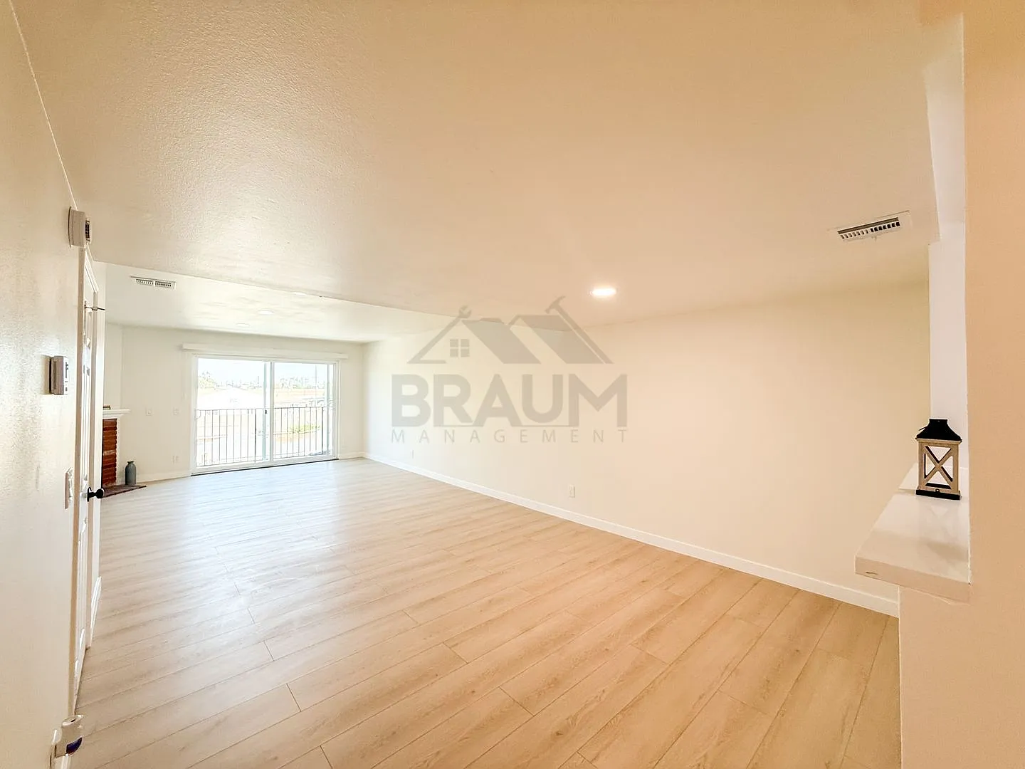 11839 Burbank — Photo 1