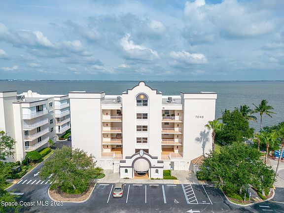 2nd image of 7048 Sevilla Ct Unit 303