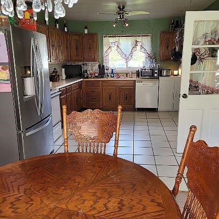 3rd image of 16471 Samuel St
