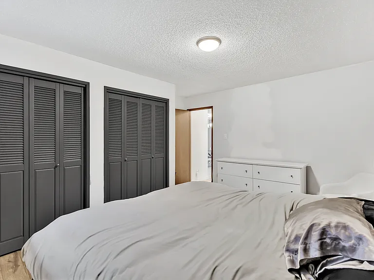 239 Oakview Ave — Photo 10