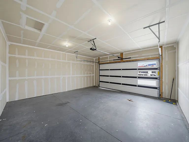 435 E River Ln — Photo 33