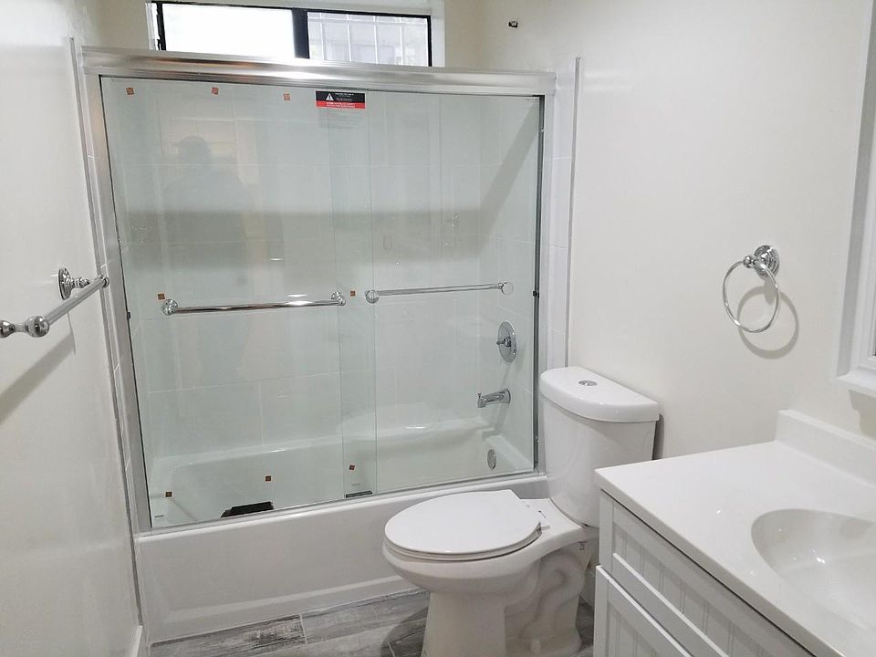 1st image of 4832 Rosewood Ave APT E