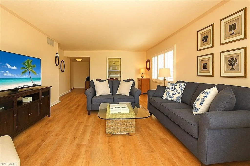 2 bed, 2.0 bath, 1115 sqft, $8,000 — Photo 3
