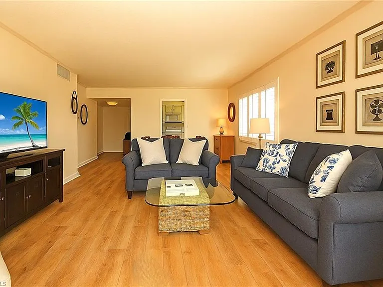 666 3rd St S #201 — Photo 3
