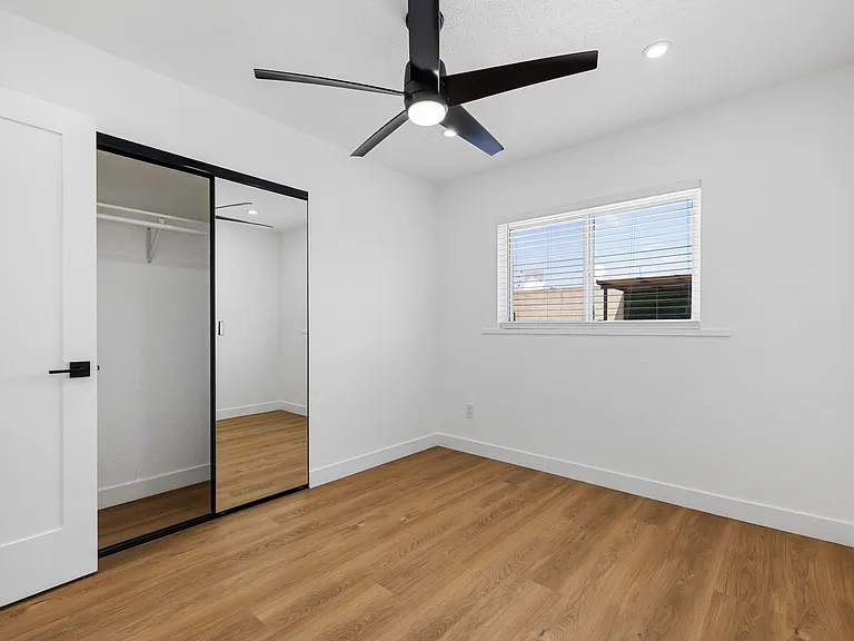 895 Riverlawn Ave #B — Photo 16