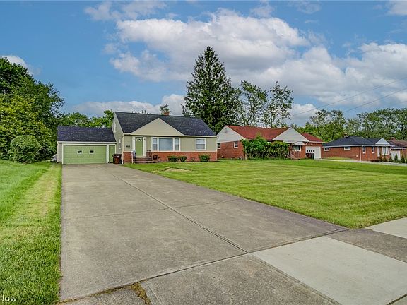 3rd image of 4743 Derbyshire Dr