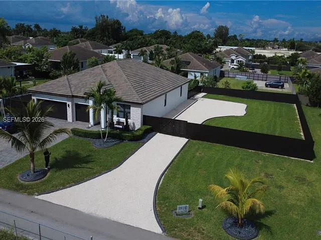 4 bed, 3.0 bath, 2603 sqft, $4,750 — Photo 2