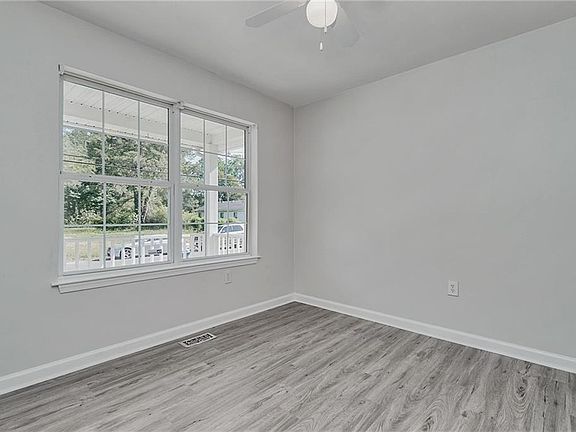 4th image of 1141 Carver Ave