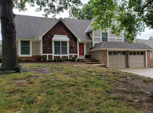 10215 Bradshaw St, Lenexa, KS 66215