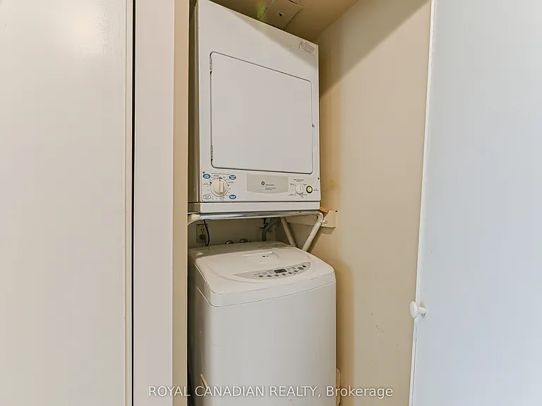 88 Alton Towers Cir #703 — Photo 27