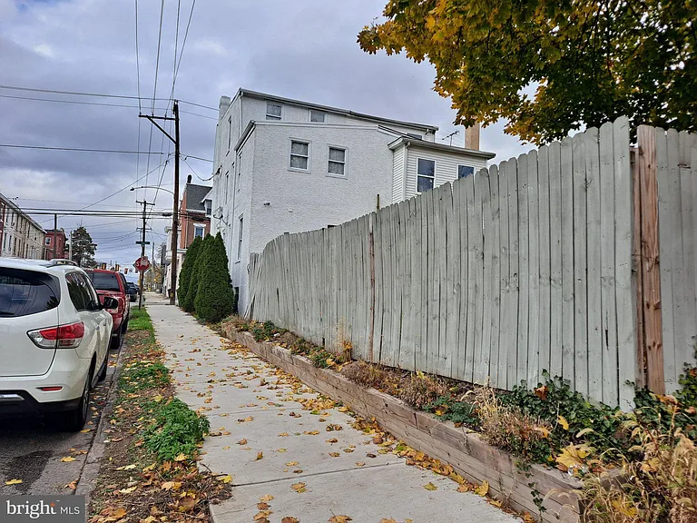 1100 Green St — Photo 28
