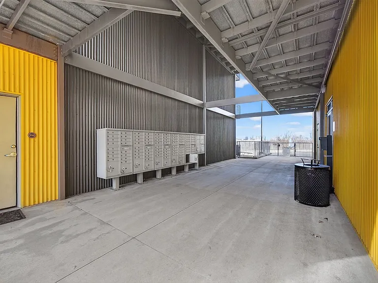 400 Herron Dr #21 — Photo 38