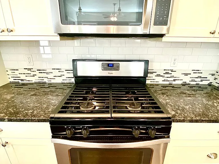 481 W Peck St — Photo 14