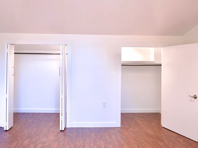 301 W Live Oak St #B — Photo 15
