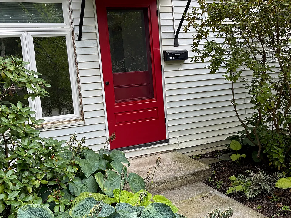 32 Waterbury St #3