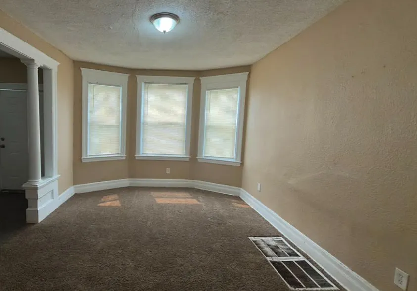 3 bed, 1423 sqft, $1,300 — Photo 2