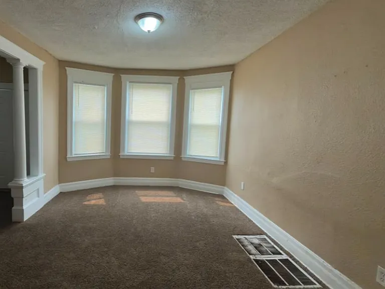 2152 Fairview St — Photo 2