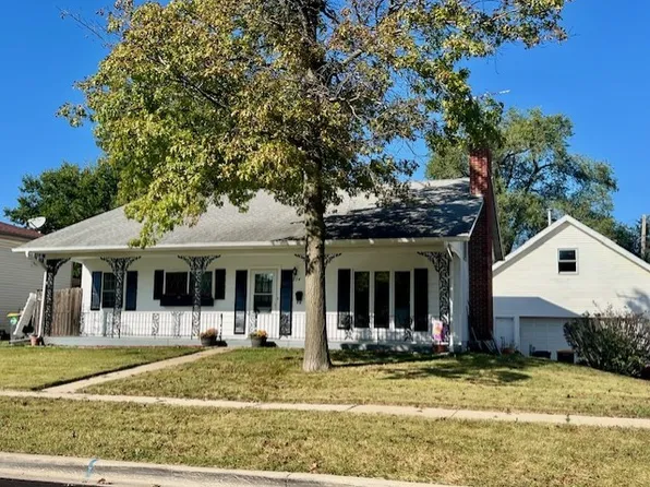 304 Andover Ct, Streamwood, IL 60107