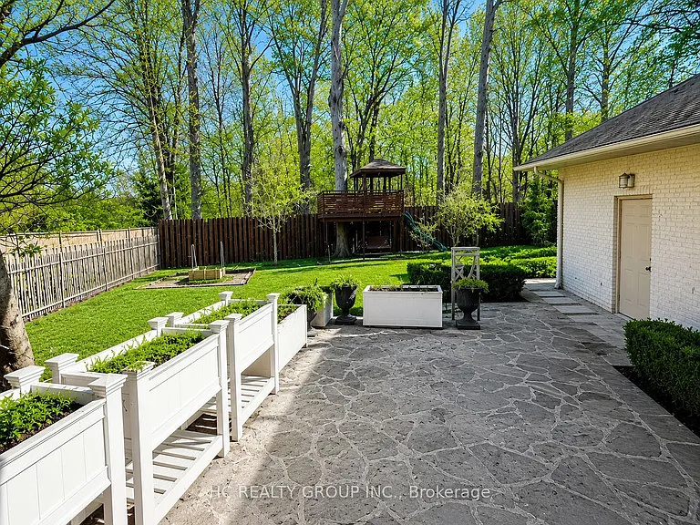 1 Tudor Gate — Photo 44