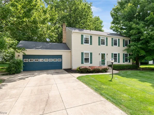 2329 Oak Point Dr, Akron, OH 44321