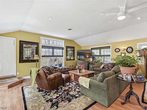 3rd image of 4004 Cook Rd