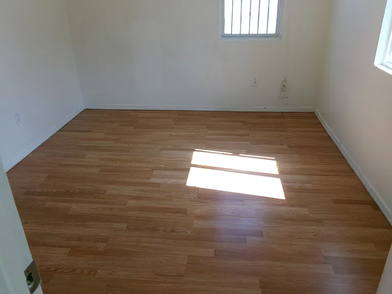 1209 W 60th Pl — Photo 6