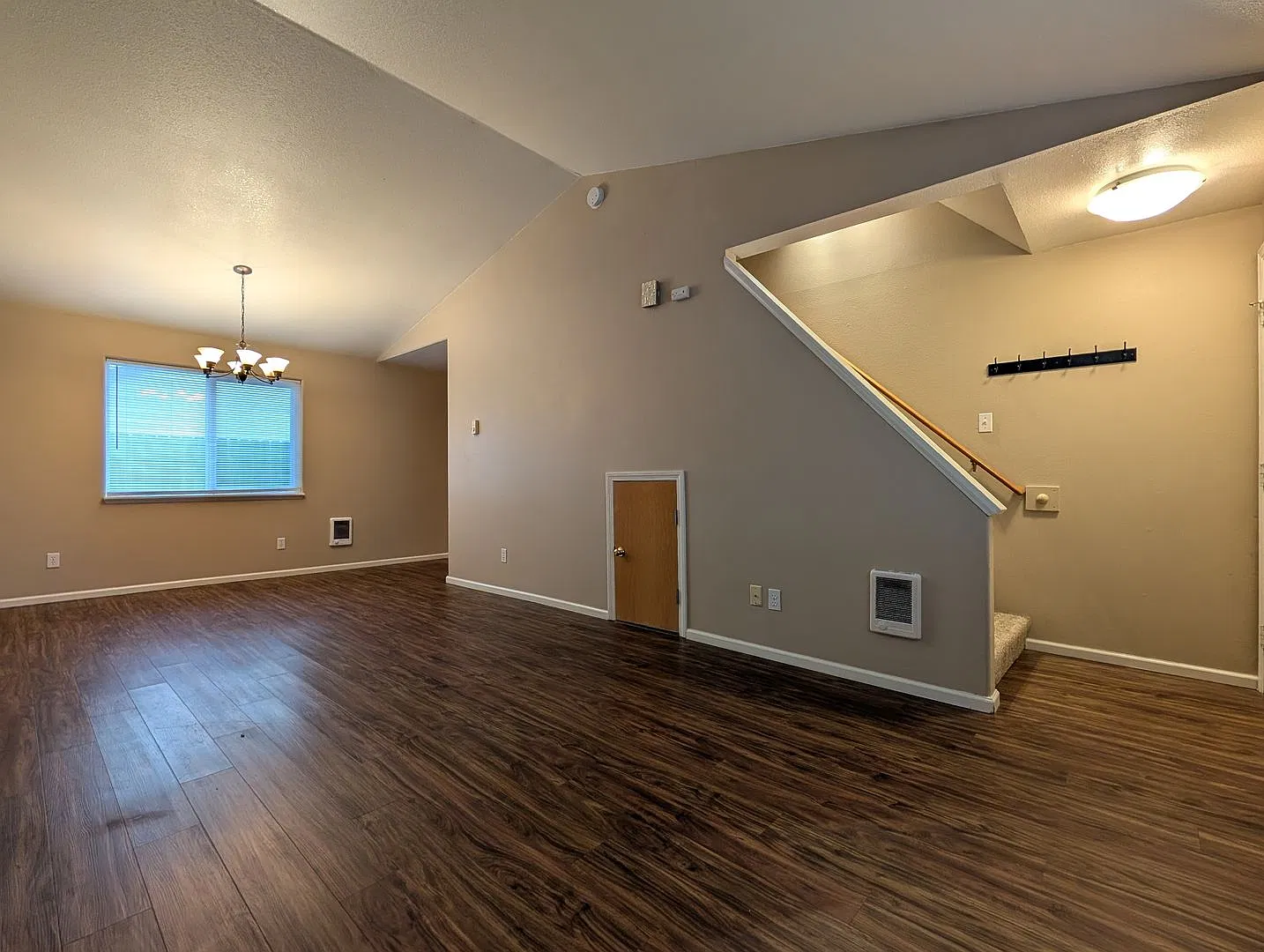 Nice 2bed/1.5 bath townhome- Great Springfield location! — Photo 4