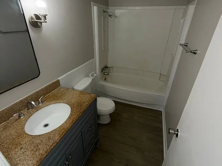 Naveen Pine Apartments — Photo 1