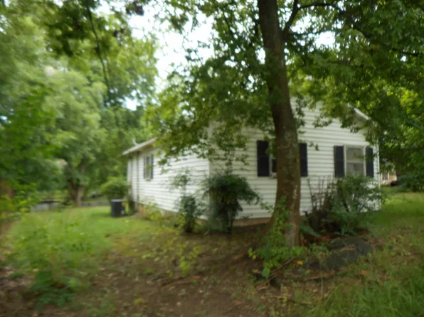 84 Player St, Newberry, SC 29108