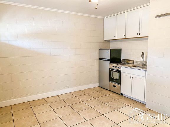 5th image of 402A Holly St
