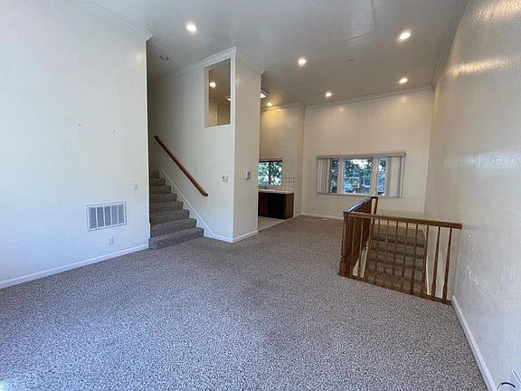 2nd image of 842 Highland Ave APT 2