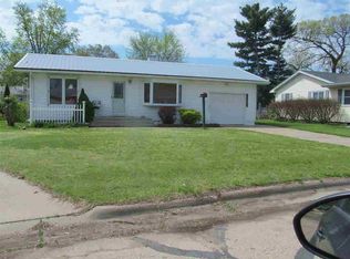 1403 Anthony Pl, Camanche, IA 52730