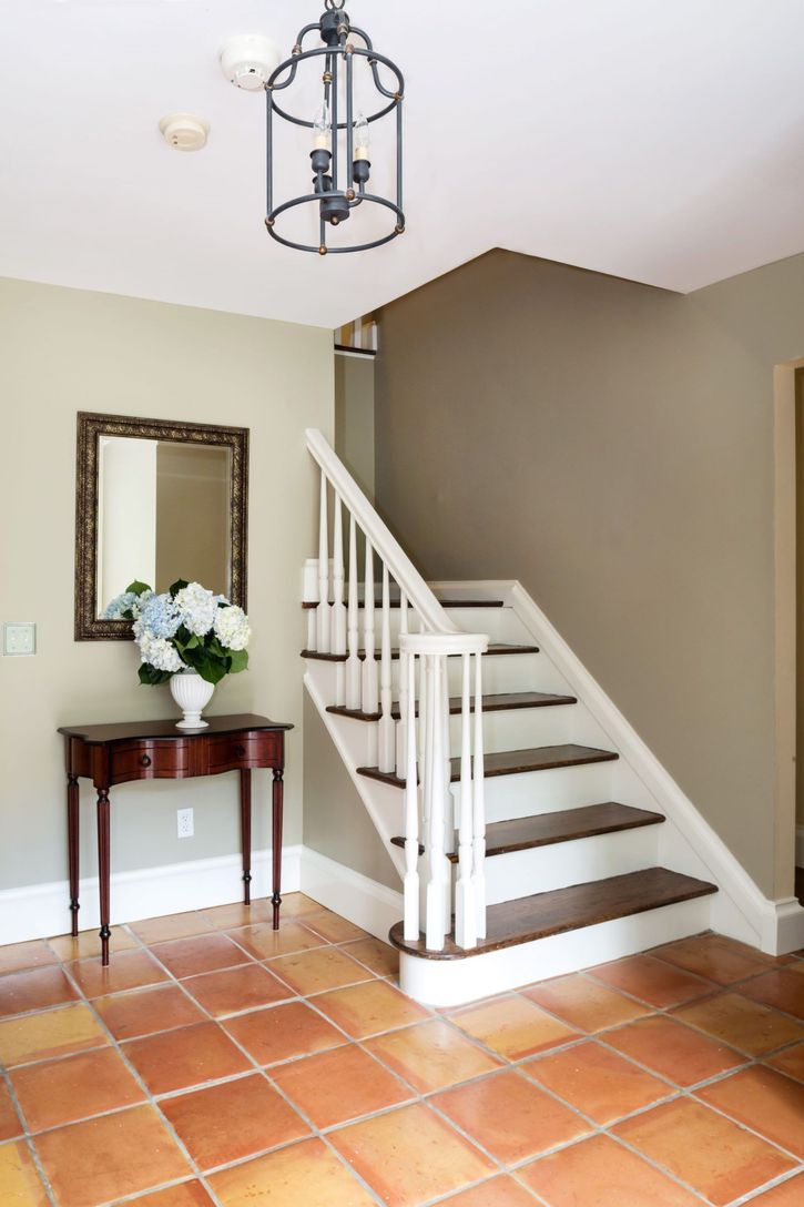  STAIRS TO 2ND FLOOR