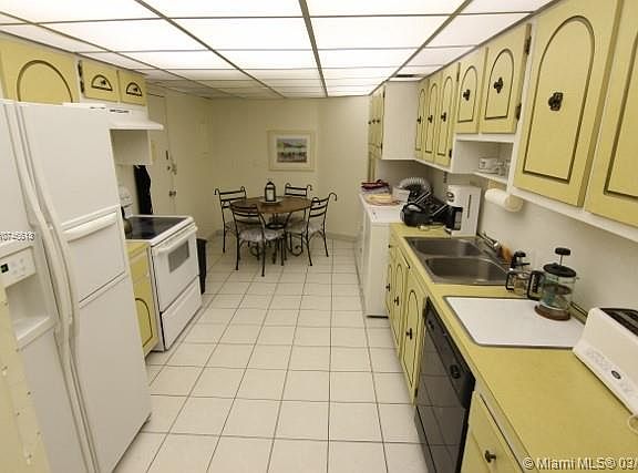 2nd image of 1111 Crandon Blvd APT A405