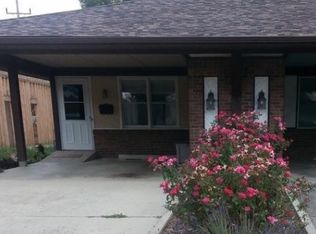 808 W Saint Anthony Ave, Louisville, IL 62401