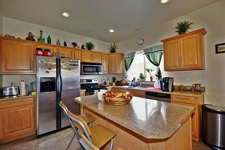 5th image of 331 E Lincoln Park Dr