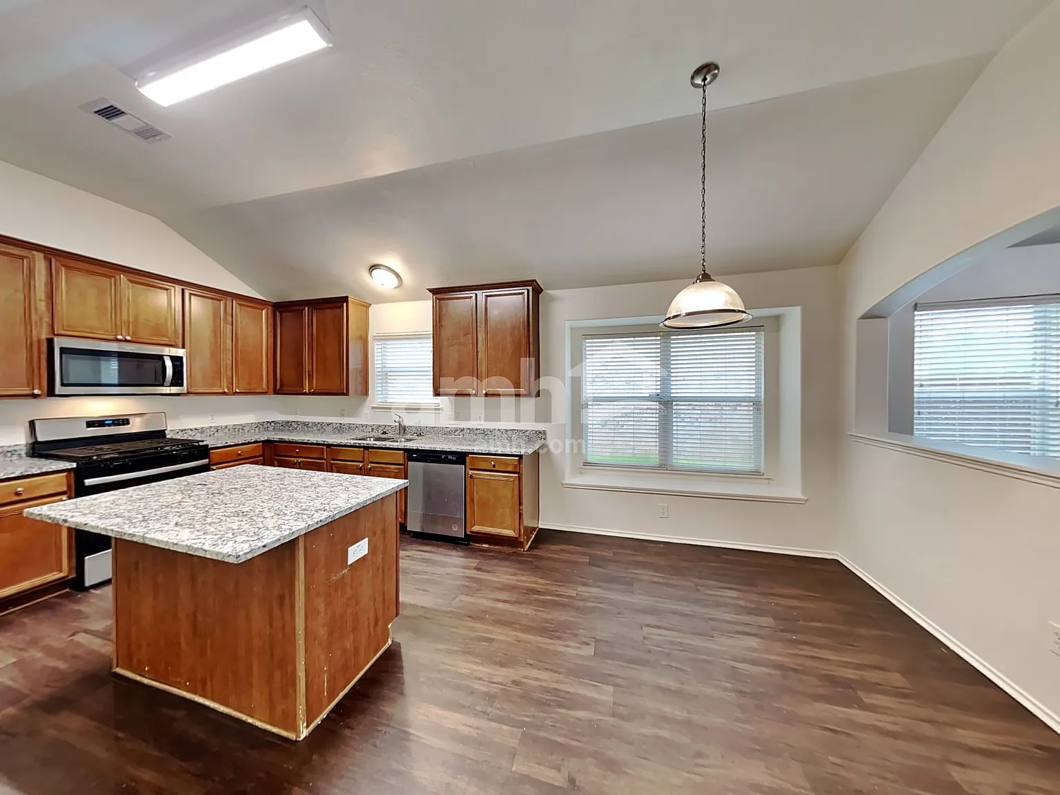 4 bed, 2.0 bath, 2117 sqft, $2,285 — Photo 3